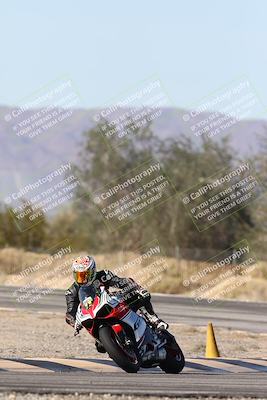 media/Dec-01-2025-Moto Forza (Mon) [[2daa91e15f]]/3-Beginner Group/Session 3 (Turn 3)/